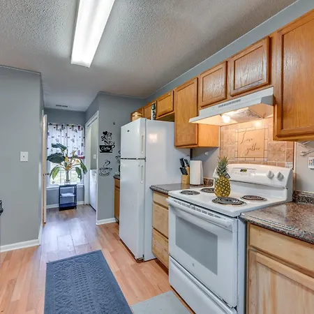 Uptown Charlotte Townhome With Hot Tub